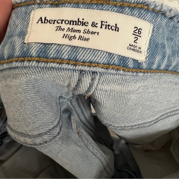 Abercrombie & Fitch The Mom Short High Rise Distressed Denim Shorts-Size 26 - Picture 4 of 4